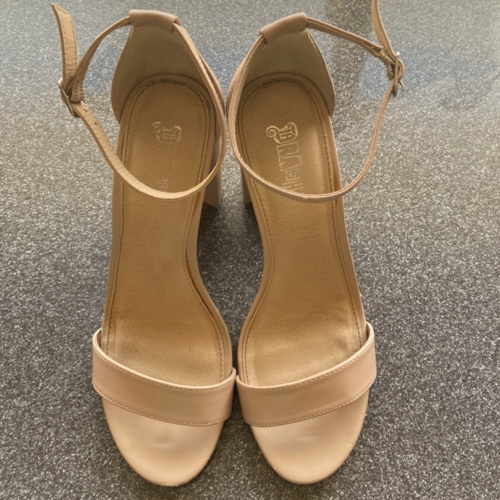Brash ankle strap 4 inch heels 👠 flesh color